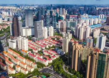 Real Estate Market Adjustment: How High Is the Risk of a Global Real Estate Bubble Bursting, and How Should Investors Respond?