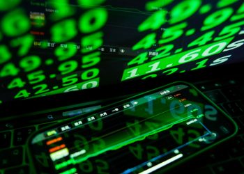 Will the Growth Momentum of Tech Stocks Continue, or Have They Entered a Bubble Zone?