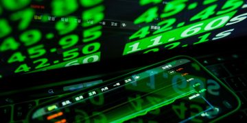 Will the Growth Momentum of Tech Stocks Continue, or Have They Entered a Bubble Zone?