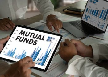 Mixed Performance of Mutual Funds: Does Active Management Outperform Passive Funds in Navigating Market Uncertainty?