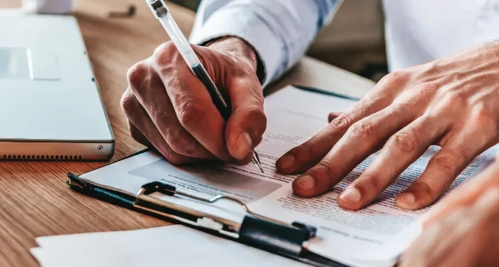 Derivative Market Volatility: How Should Investors Develop Risk Management Strategies?