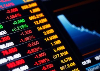 What Are the Underlying Issues Behind the Global Stock Market Crash? How Should Investors Respond?