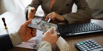 Which Stocks Offer the Best Investment Value in the Short-Term? Expert Predictions for the Coming Months